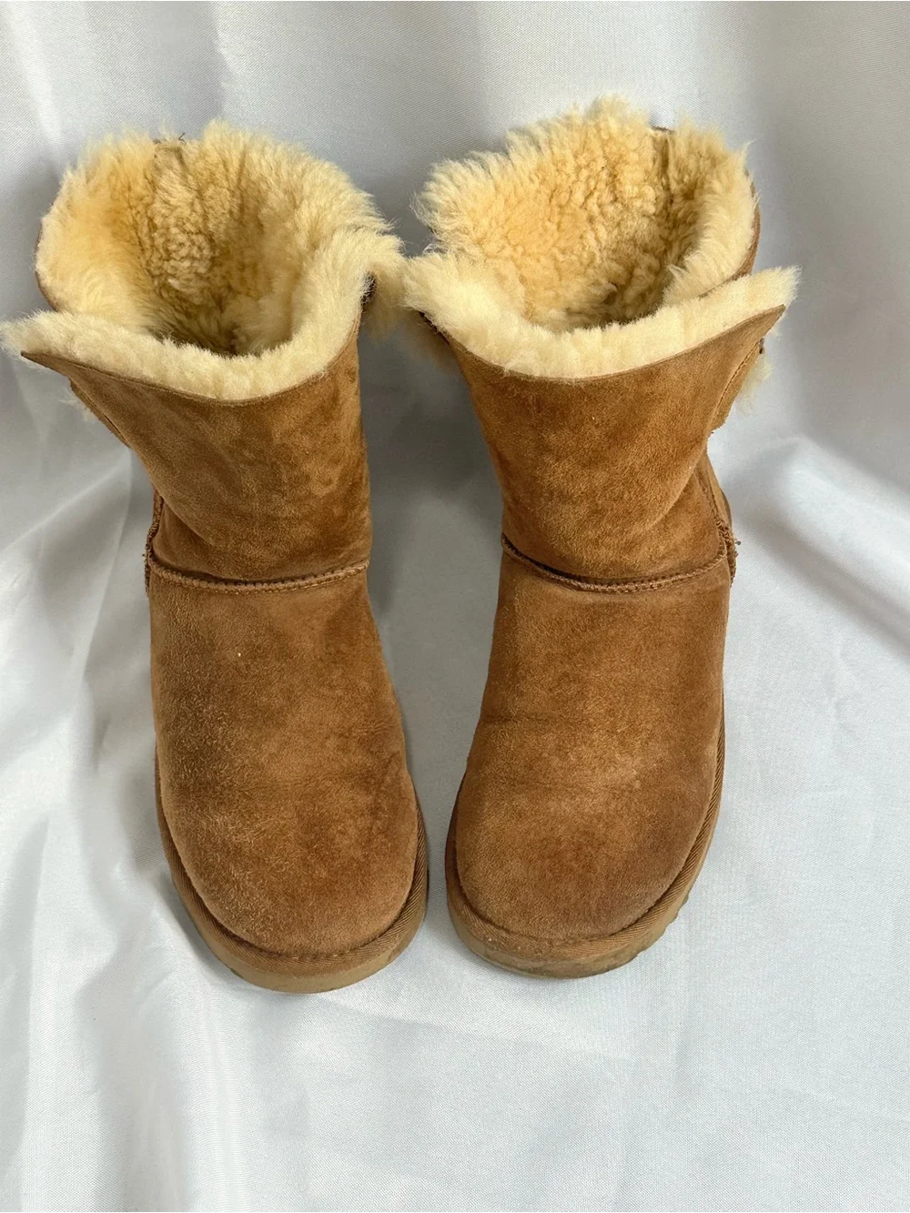 UGG Short Shearling Boots in Chestnut Suede with Cream Lining Size 8